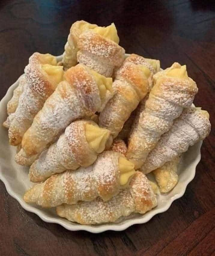 🇮🇹 Italian Cream Stuffed Cannoncini (Crispy Custard-Filled Pastry Horns)